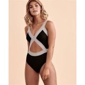 Dolce Vita Fast Lane Blair Cutout One-Piece Swimsuit Black/White/Blue XL NWT